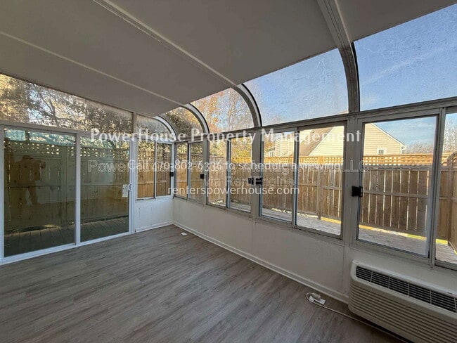 Building Photo - 3859 Meadow Creek Dr