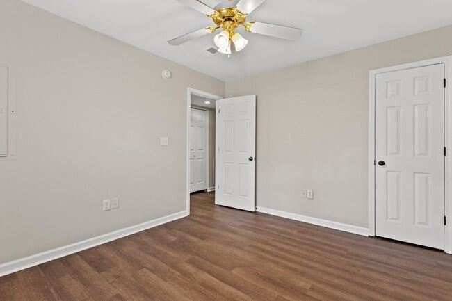 Building Photo - 412 John Sutherland Dr