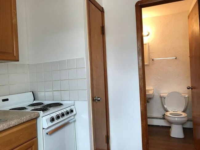 Building Photo - 15403 Puritas Ave