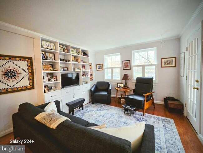 Building Photo - 6618 Boulevard View