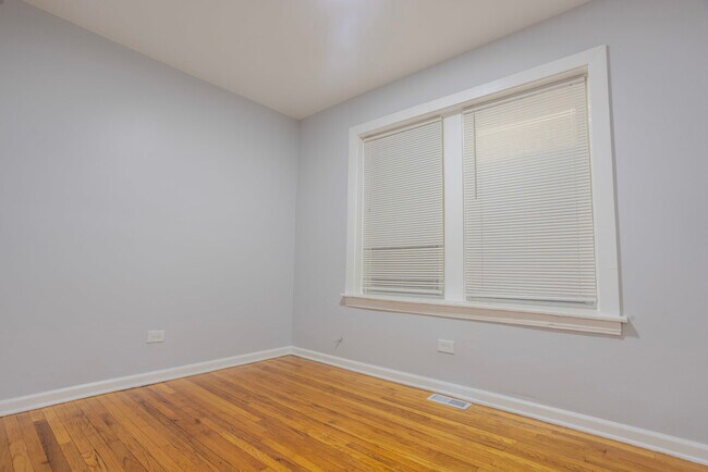 Building Photo - 1523 E 74th Pl