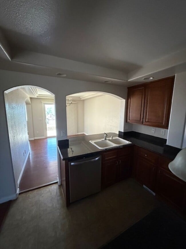 Building Photo - AVAILABLE NOW! Outstanding 3 Story Home!