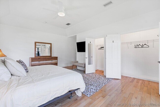 Building Photo - 210 S Lake Dr