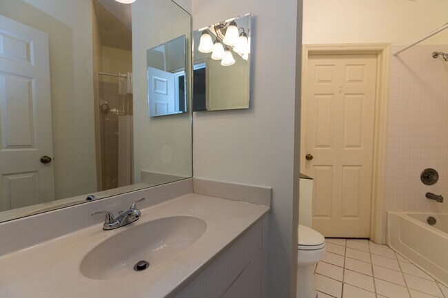 Building Photo - 12040 Summergate Cir