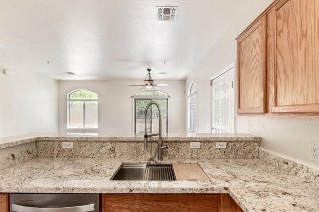 Building Photo - 2250 E Deer Valley Dr