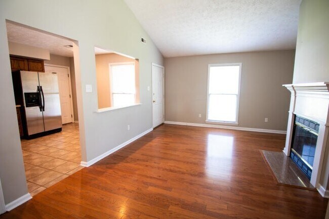 Building Photo - Knoxville 37922 - 3 bedroom, 2 bath with fenced-in yard - Call Susan Niedergeses (865) 300-4722