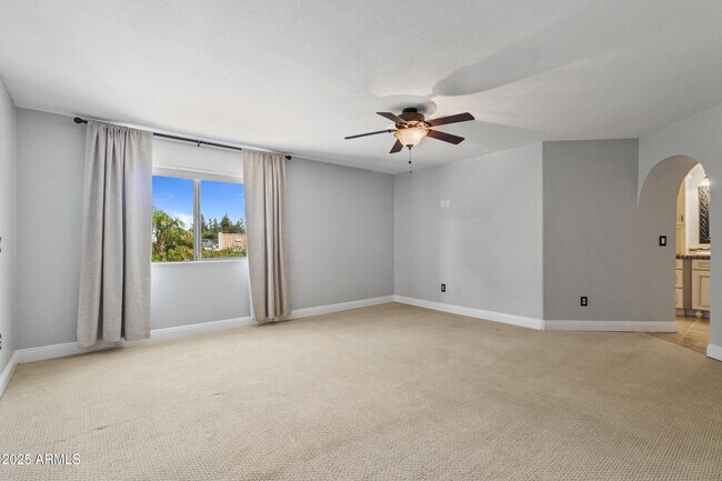 Building Photo - 1131 N York Cir