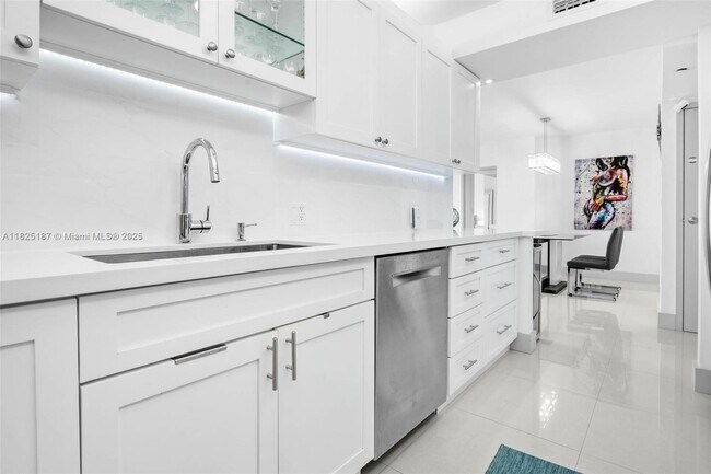Building Photo - 3675 N Country Club Dr