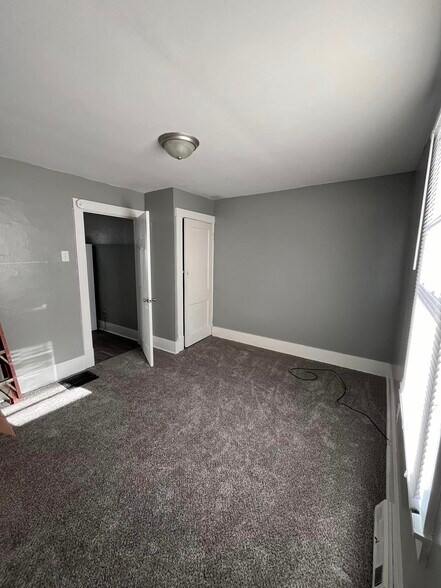 Building Photo - 1609 Kenneth Ave