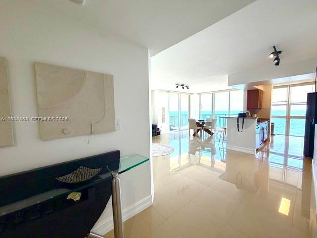 Building Photo - 2080 S Ocean Dr