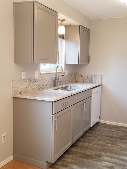 Building Photo - 1030 Davidson Dr