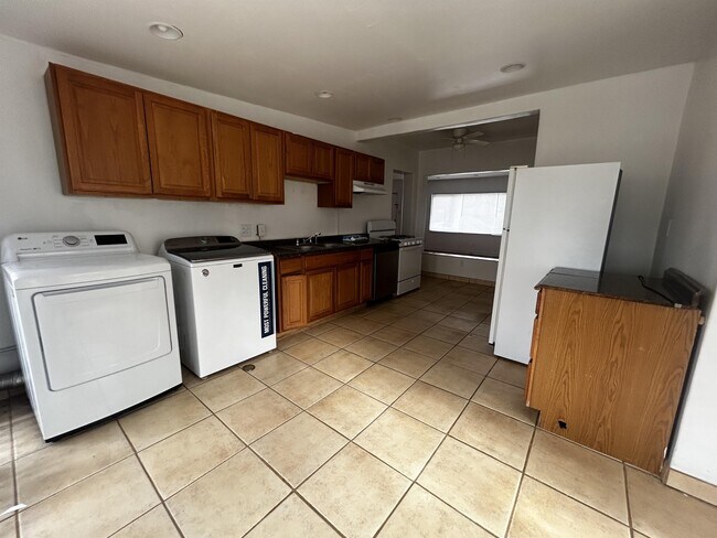 Building Photo - 511 Carlisle Blvd SE