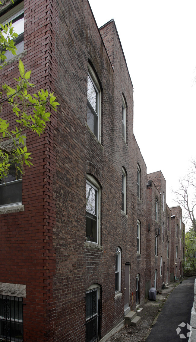 Building Photo - Winthrop Road Apartment Homes