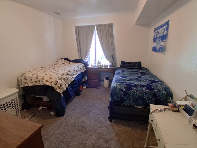 Building Photo - 761 E 820 N