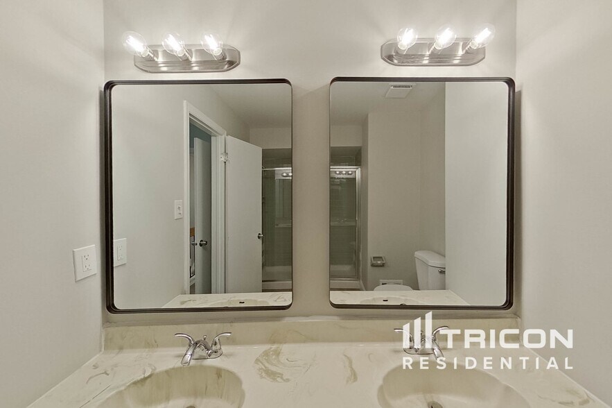 Building Photo - 381 Fieldstone Ct