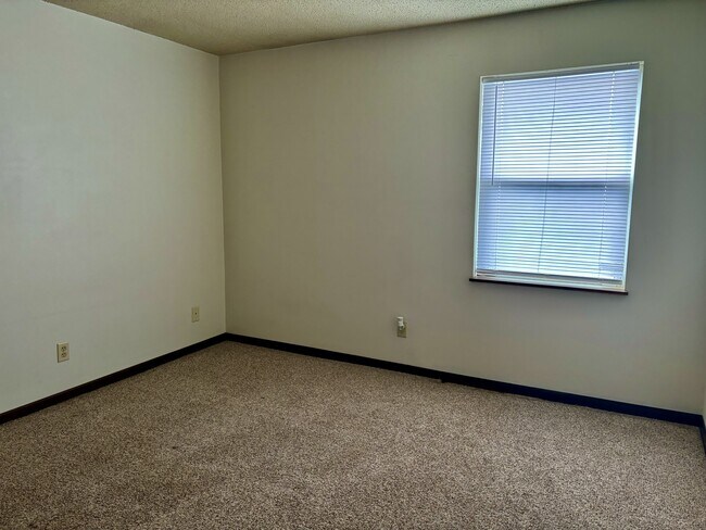 Building Photo - 338 Oxford Ct