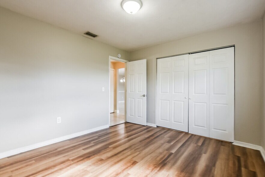 Building Photo - 1819 E Glancy Dr