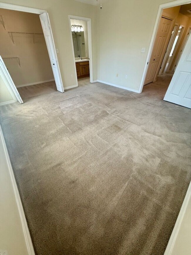 Building Photo - Crestview Townhouse