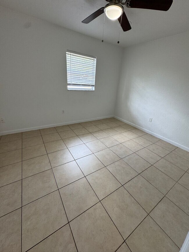 Building Photo - 1643 NE 70th St