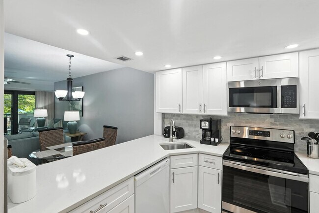 Building Photo - 600 Neapolitan Way