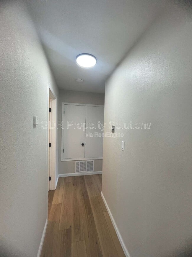 Building Photo - 4733 Platinum Dr NE