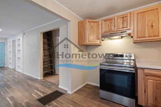 Building Photo - Kellogg Mid-Term Rental: Charming 3 Bed 1 Bath Home with Fenced Yard – Ends June 30!