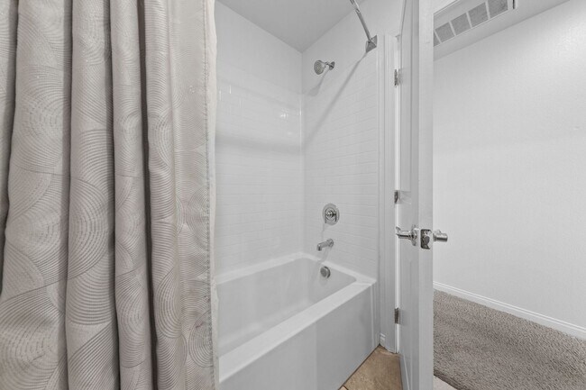 Building Photo - 4 Bedroom Home in Southern Highlands