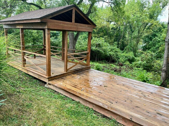 Building Photo - Updated 2 bedroom home in Alton