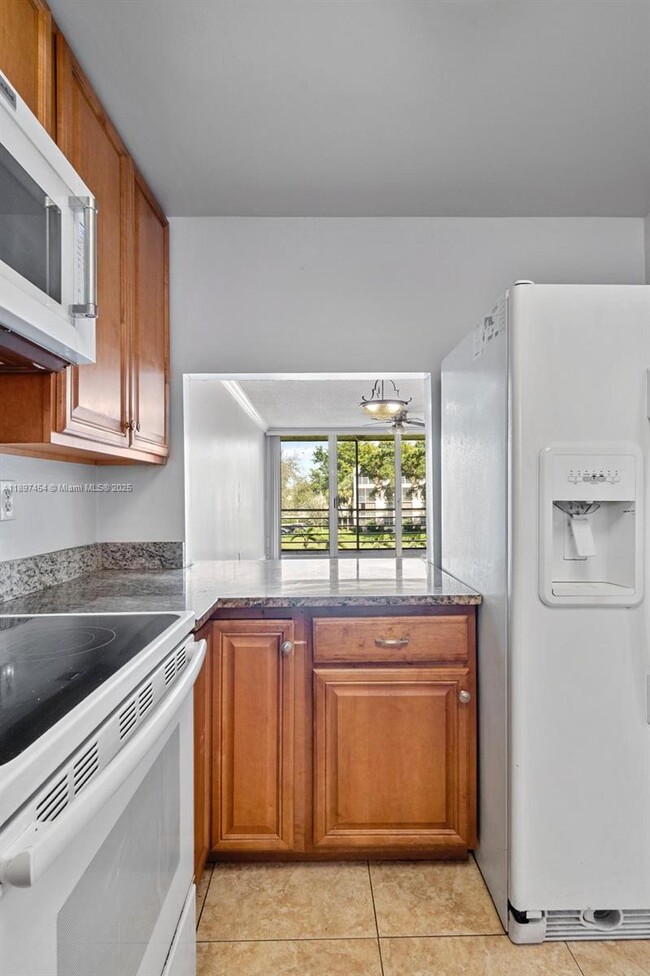 Building Photo - 9451 Evergreen Pl