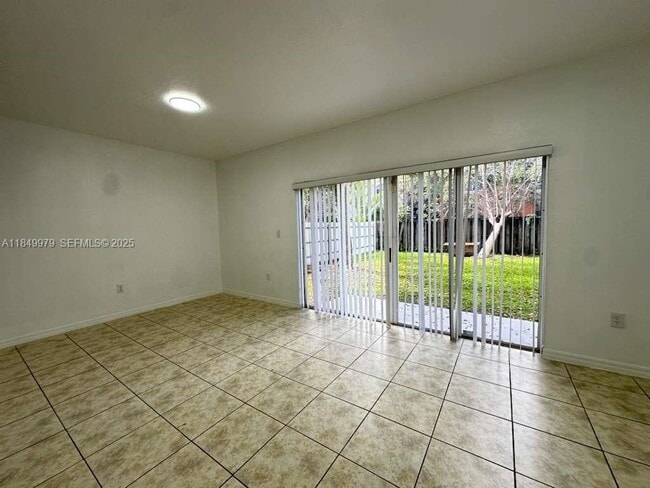 Building Photo - 820 SW 6th Ct