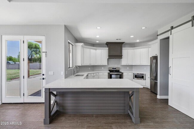 Building Photo - Gilbert 4 Bed & 3 Bath on HUGE LOT - Acre+...