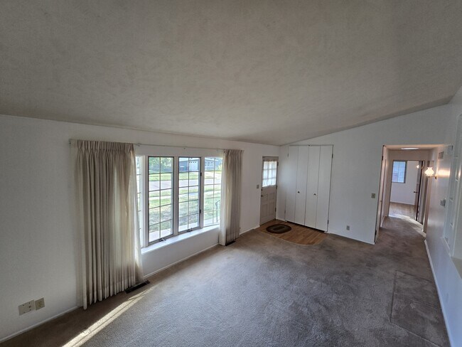 Building Photo - 420 Steinway Rd