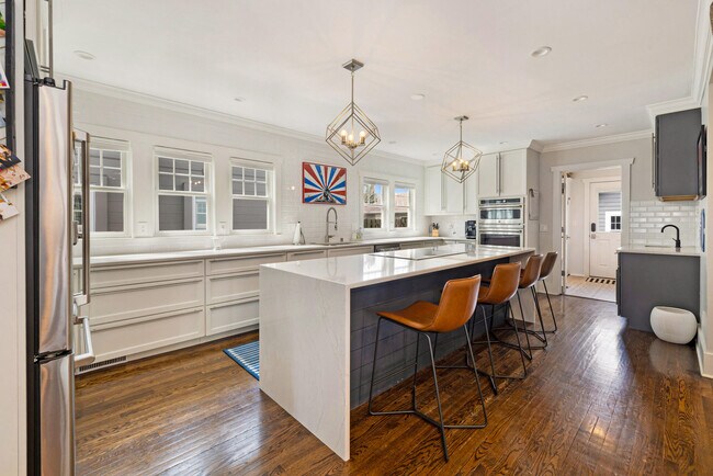 Building Photo - 4445 N Frederick Ave