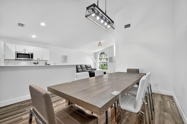 Building Photo - 1891 Oak Berry Cir