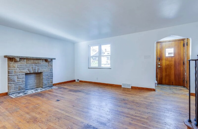 Building Photo - 352-352 W 12th Ave