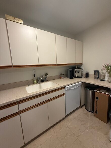 Building Photo - 900 N Lake Shore Dr