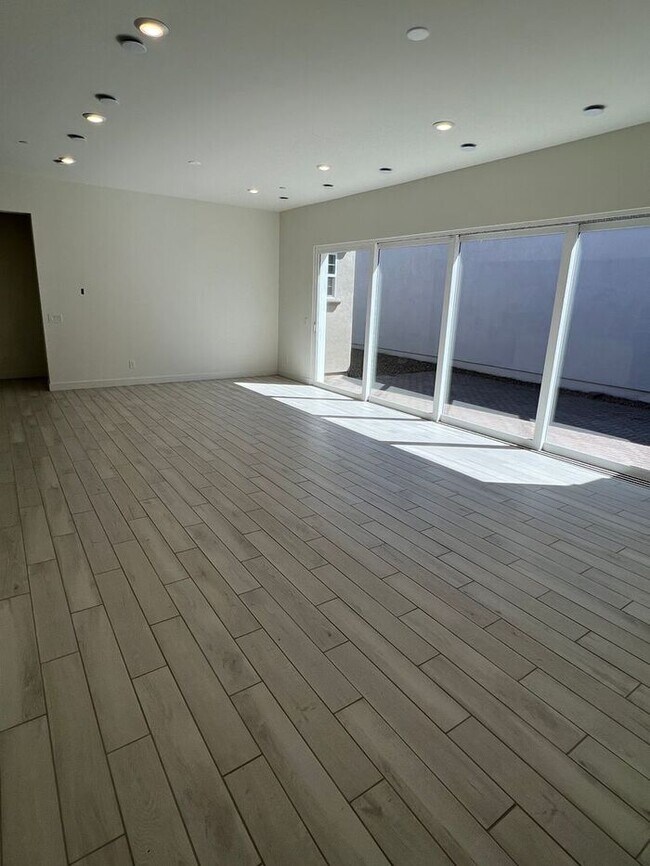 Building Photo - MOVE IN SPECIALS - $1500.00 OFF!! Executive Single-Story 4-Bedroom Rental with $50K+ Upgrades & I...