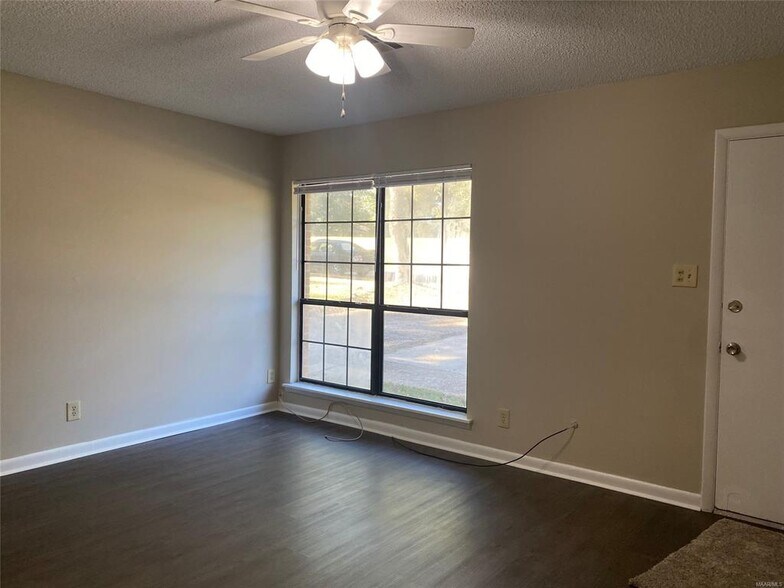 Building Photo - 416 Fieldbrook Dr