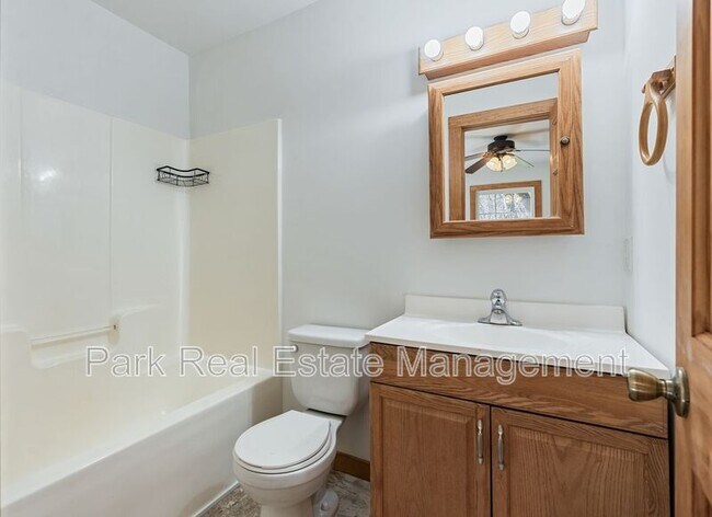 Building Photo - 35 Hedgecock Farm