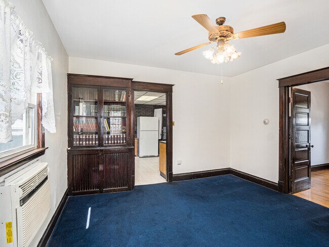 Building Photo - 121 Davis Ave