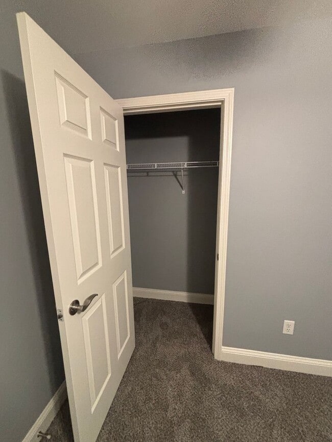 Building Photo - Charming & Spacious Three Bedroom, Two Bathroom Single Family Home