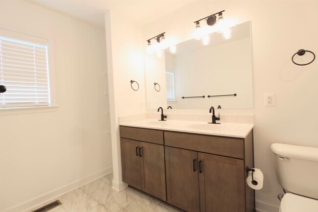 Building Photo - 1412 Palomino Trl