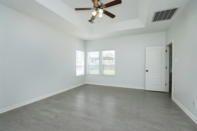 Building Photo - 24603 Haigshire Dr