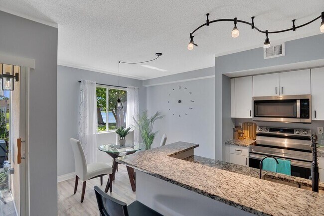 Building Photo - 1670 N 42ND Cir