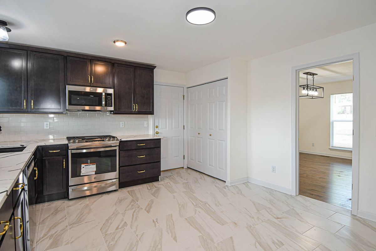 Building Photo - 306 Bright Meadows Dr