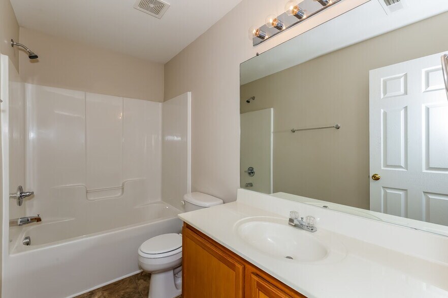 Building Photo - 4914 Lifeline Ln
