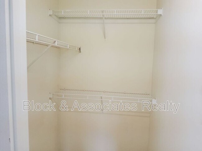 Building Photo - 532 Scholastic Ct