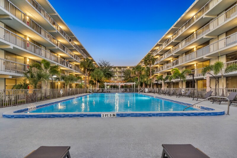 Building Photo - 5565 W Irlo Bronson Memorial Hwy