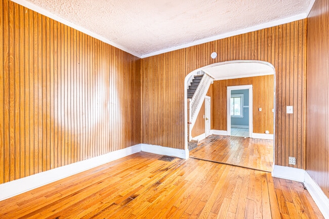 Building Photo - 734 Dewey Ave
