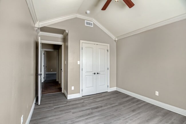 Building Photo - 110 Vienne Pl